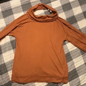 Women’s long sleeve top
